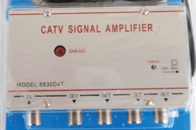 AMPLIFICATORE ANTENNA Divisore TV 4 Uscite SDOPPIATORE - Clicca l'immagine per chiudere